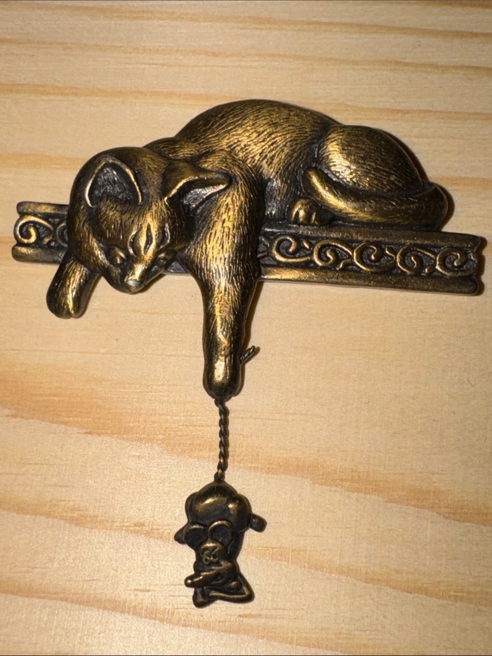 JJ Jonette Vintage 1980s Cat And A Fish Antique Gold Tone Articulated Brooch - Picture 2 of 7